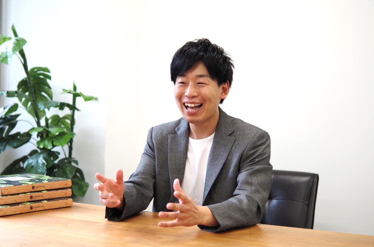【創業手帳】で注目の若手起業家として代表・岩崎が紹介されました。「食べる・保存・購入の手間」を解決する「粉野菜」の可能性