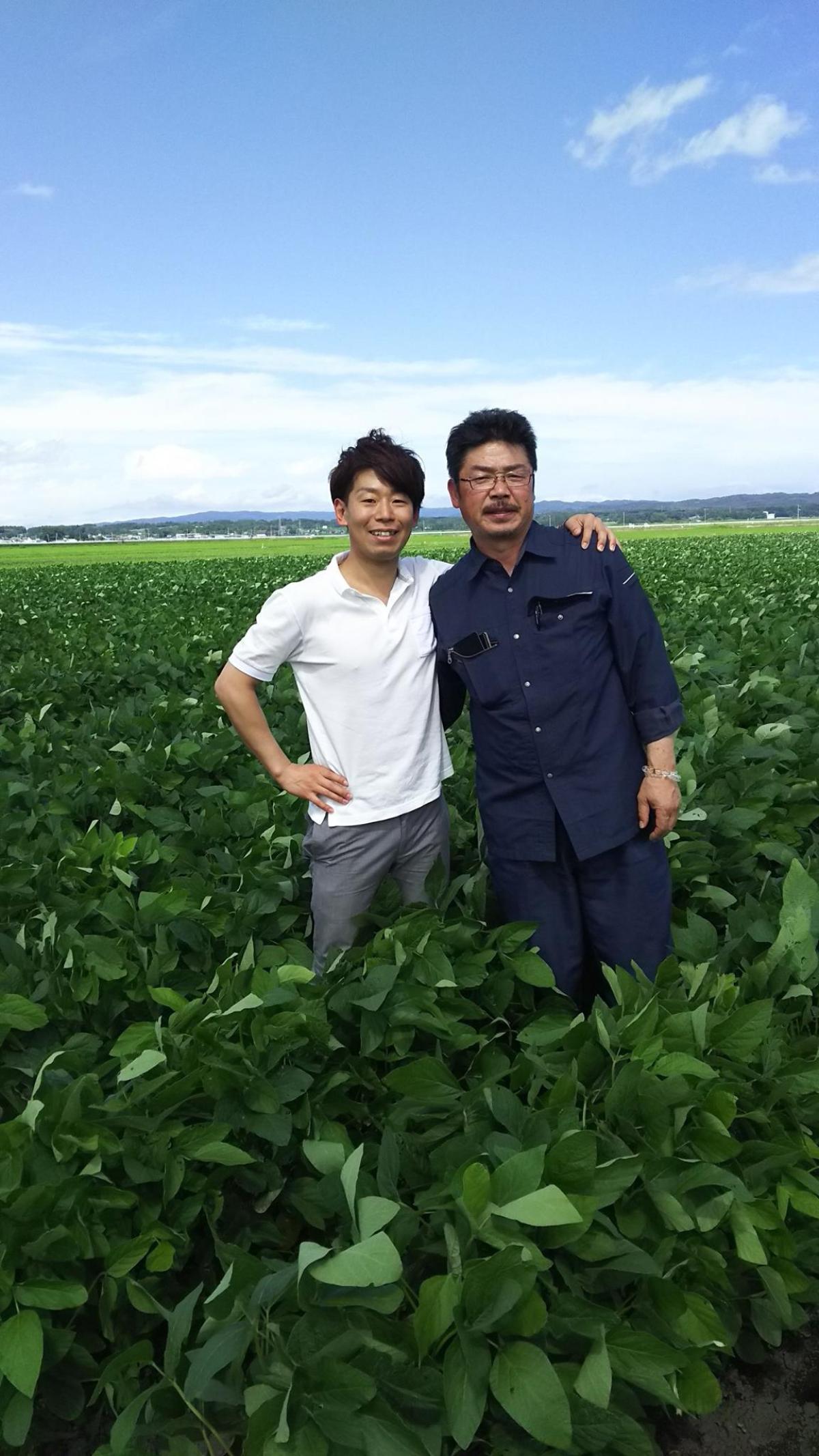 野菜に囲まれる広大な農地は、たくさんの動物たちと触れあっているような感覚でした